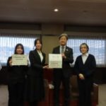 岐阜大学　令和7年11月29日（土）岐阜大学社会システム経営学環は「秋の高山祭『ジグソーパズルアートプロジェクト＆チャリティー活動』」について高山市長へ報告しました